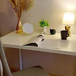 Cozy & Bright With Park Nearby - Free Parking, Riga, Up To 5 Guests Lägenhet Riga